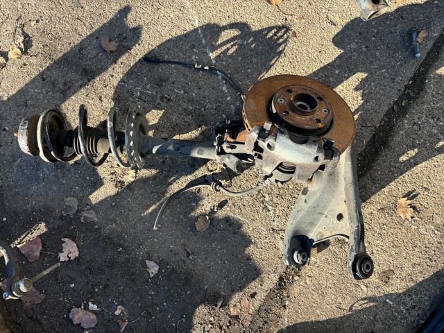 bontott DACIA SANDERO Bal első Csonkállvány Kerékaggyal