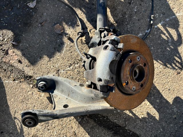 bontott DACIA SANDERO Bal első Csonkállvány Kerékaggyal