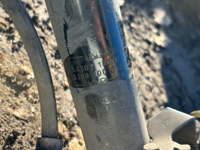 bontott DACIA SANDERO Bal első Csonkállvány Kerékaggyal