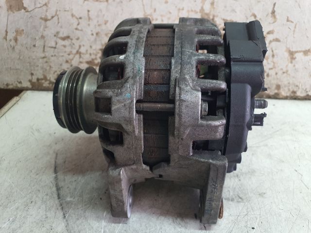 bontott DACIA SANDERO Generátor