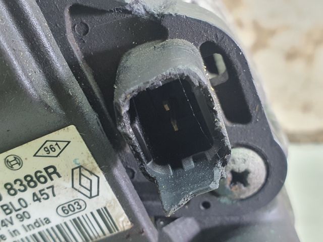 bontott DACIA SANDERO Generátor