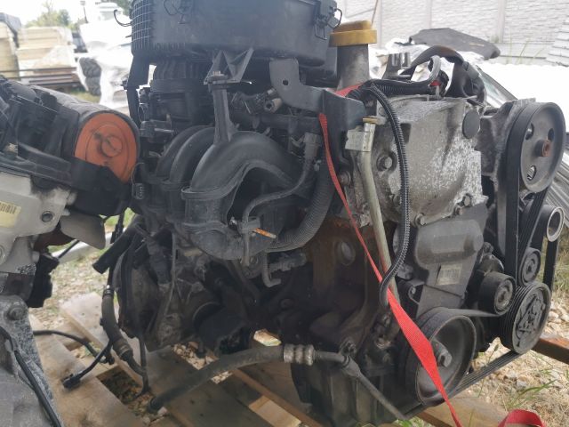 bontott DACIA SANDERO Motor (Fűzött blokk hengerfejjel)