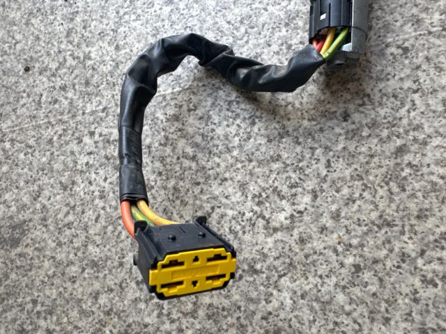 bontott DACIA SANDERO Gyújtáskapcsoló Házzal