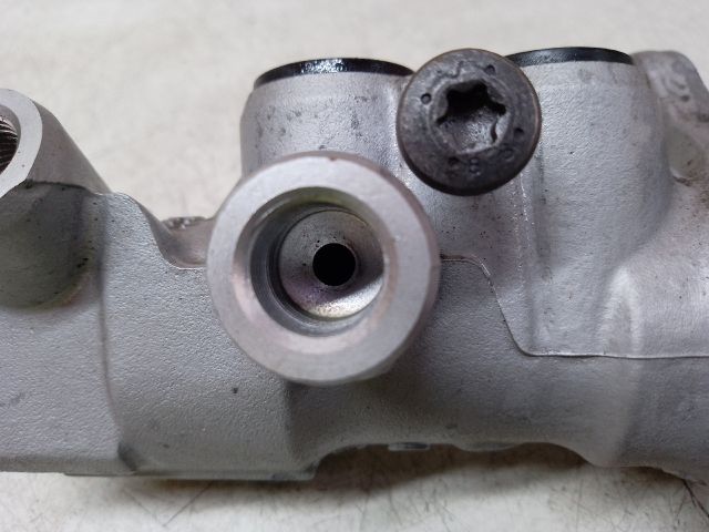 bontott DACIA SANDERO Főfékhenger