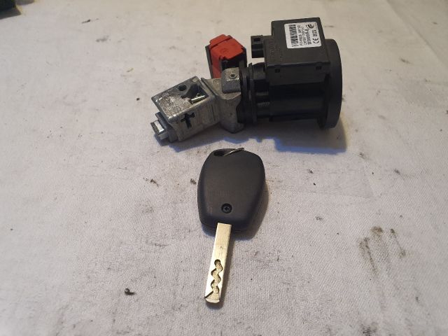 bontott DACIA SANDERO Gyújtáskapcsoló Házzal