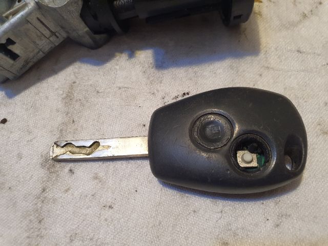 bontott DACIA SANDERO Gyújtáskapcsoló Házzal