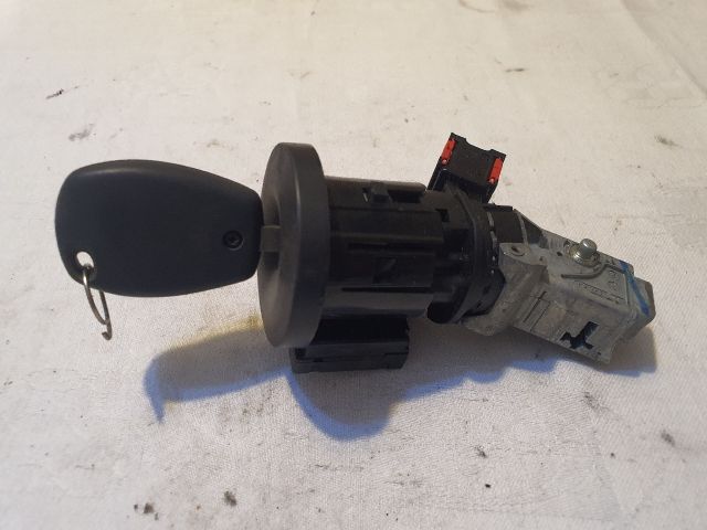 bontott DACIA SANDERO Gyújtáskapcsoló Házzal