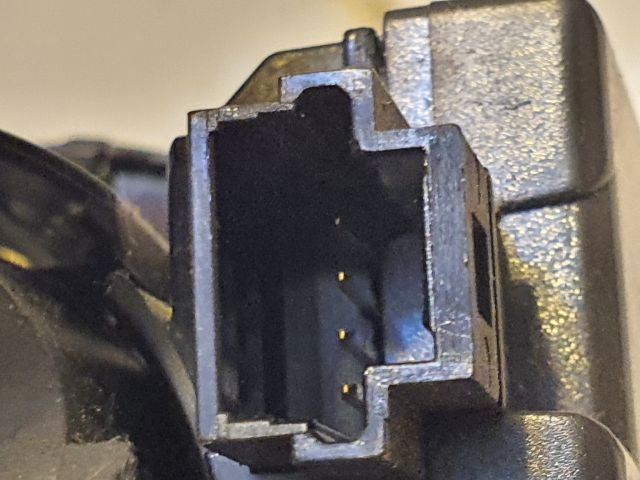 bontott DACIA SANDERO Gyújtáskapcsoló Házzal