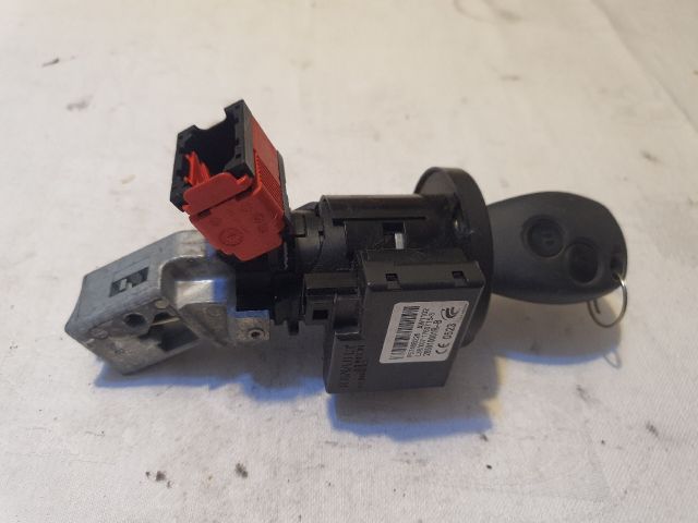 bontott DACIA SANDERO Gyújtáskapcsoló Házzal