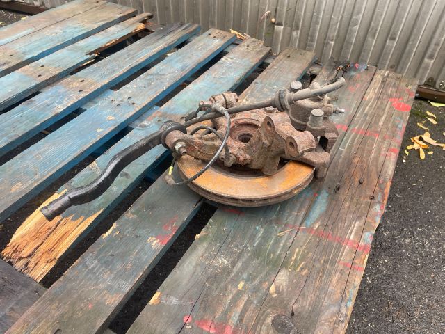 bontott DACIA SANDERO Jobb első Csonkállvány Kerékaggyal