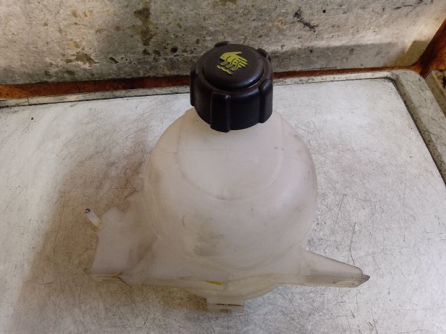 bontott DACIA SANDERO Kiegyenlítő Tartály