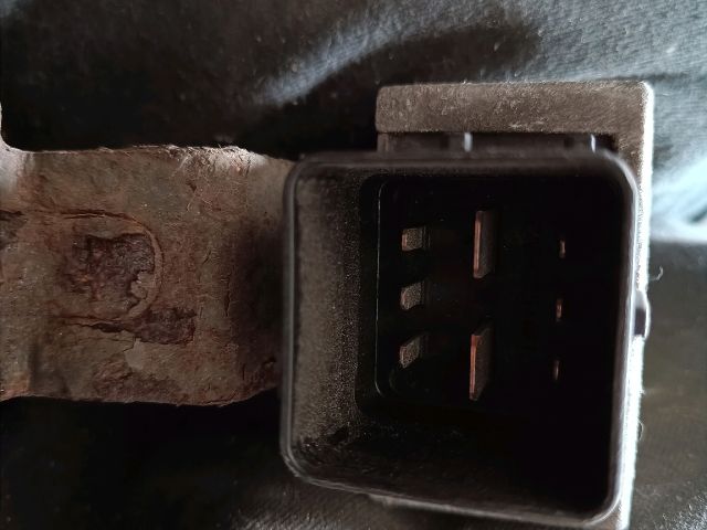 bontott DACIA SANDERO Melegítő Relé