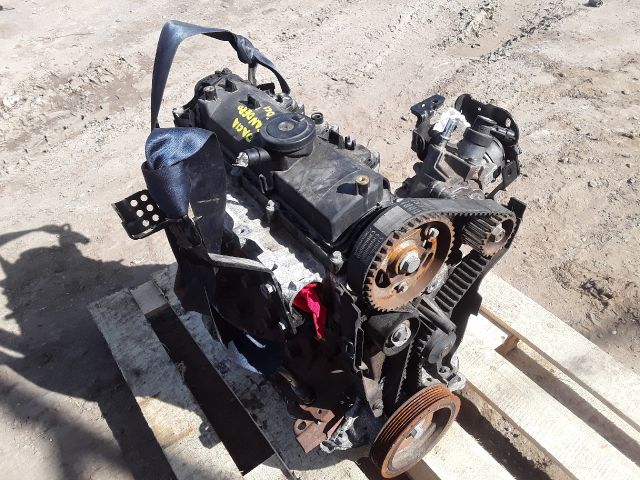 bontott DACIA SANDERO Motor (Fűzött blokk hengerfejjel)