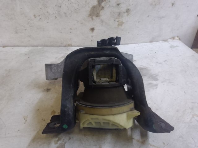 bontott DACIA SANDERO Motor Tartó Bak (Fém)