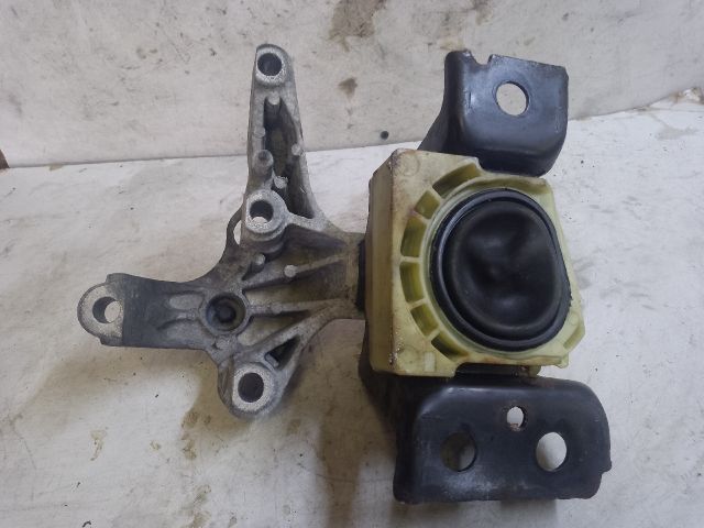 bontott DACIA SANDERO Motor Tartó Bak (Fém)