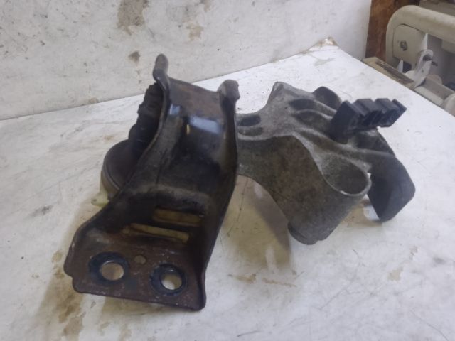 bontott DACIA SANDERO Motor Tartó Bak (Fém)