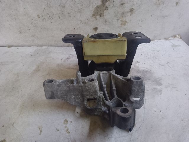 bontott DACIA SANDERO Motor Tartó Bak (Fém)