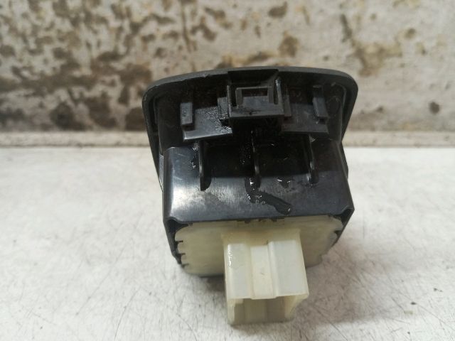 bontott DACIA SANDERO Ablakemelő Kapcsoló Négyes / Kettes