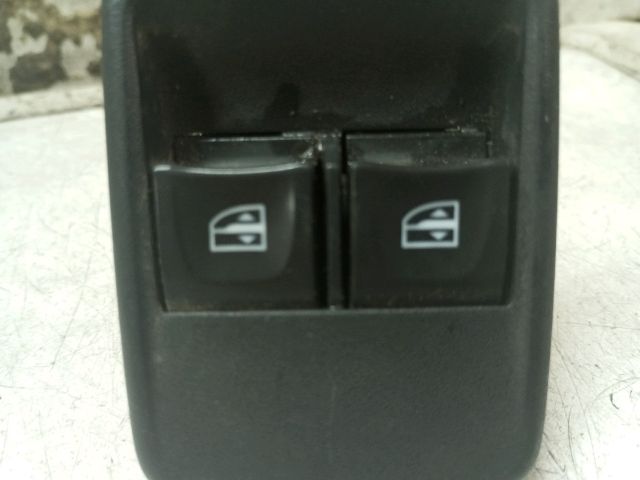 bontott DACIA SANDERO Ablakemelő Kapcsoló Négyes / Kettes