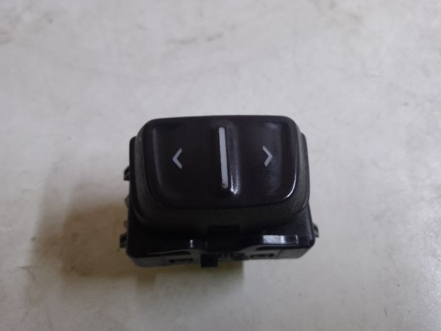 bontott DACIA SANDERO Ablakemelő Kapcsoló (Pozíciófüggetlen)