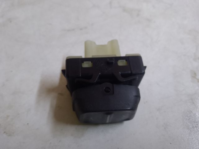 bontott DACIA SANDERO Ablakemelő Kapcsoló (Pozíciófüggetlen)