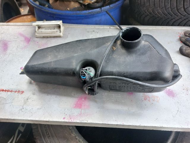 bontott DACIA SANDERO Ablakmosó Tartály