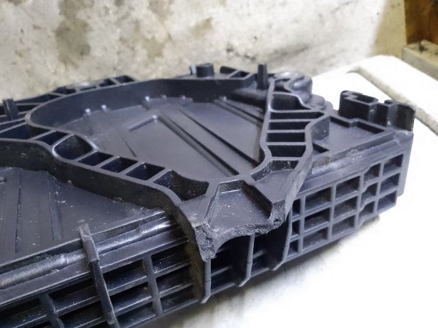 bontott DACIA SANDERO Akkumulátor Tartó