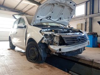 bontott DACIA SANDERO Bal A Oszlop Burkolat