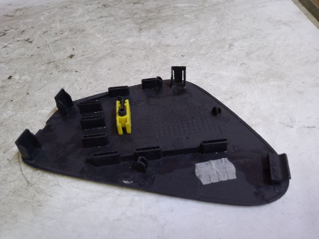 bontott DACIA SANDERO Bal Alsó Műszerfal Burkolat