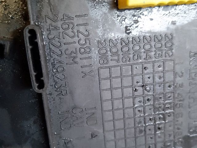 bontott DACIA SANDERO Bal Alsó Műszerfal Burkolat