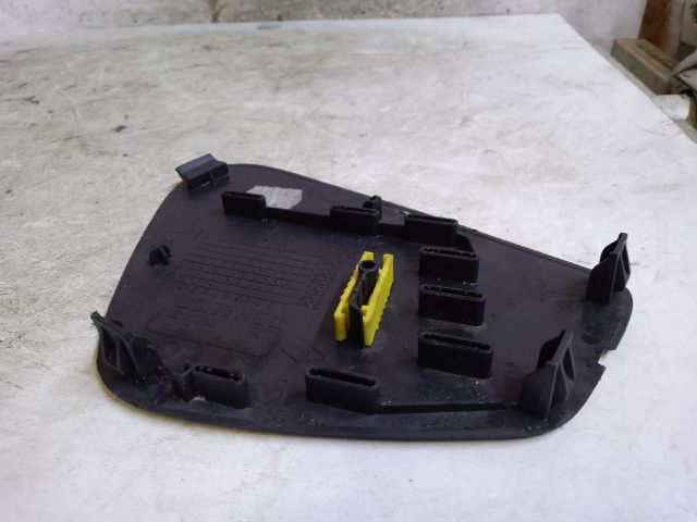 bontott DACIA SANDERO Bal Alsó Műszerfal Burkolat