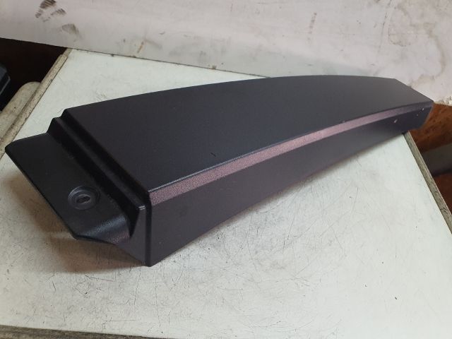 bontott DACIA SANDERO Bal B Oszlop Burkolat