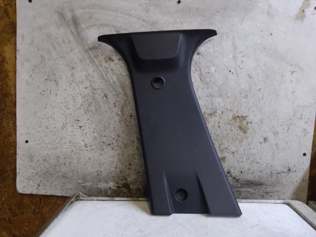 bontott DACIA SANDERO Bal B Oszlop Díszléc