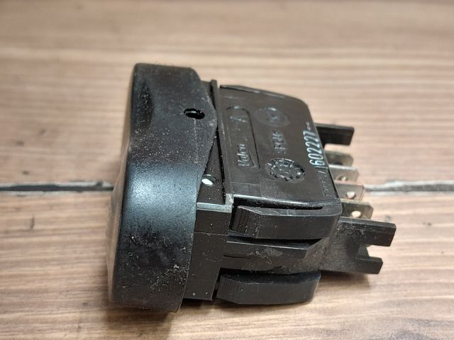 bontott DACIA SANDERO Bal első Ablakemelő Kapcsoló