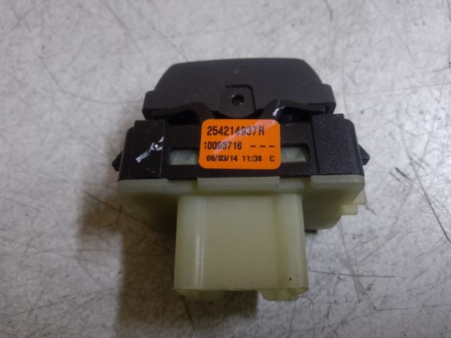 bontott DACIA SANDERO Bal első Ablakemelő Kapcsoló