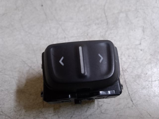 bontott DACIA SANDERO Bal első Ablakemelő Kapcsoló