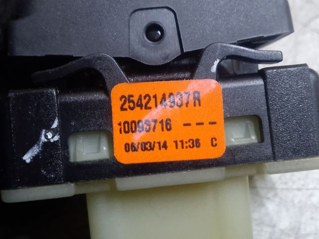 bontott DACIA SANDERO Bal első Ablakemelő Kapcsoló