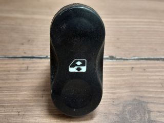 bontott DACIA SANDERO Bal első Ablakemelő Kapcsoló