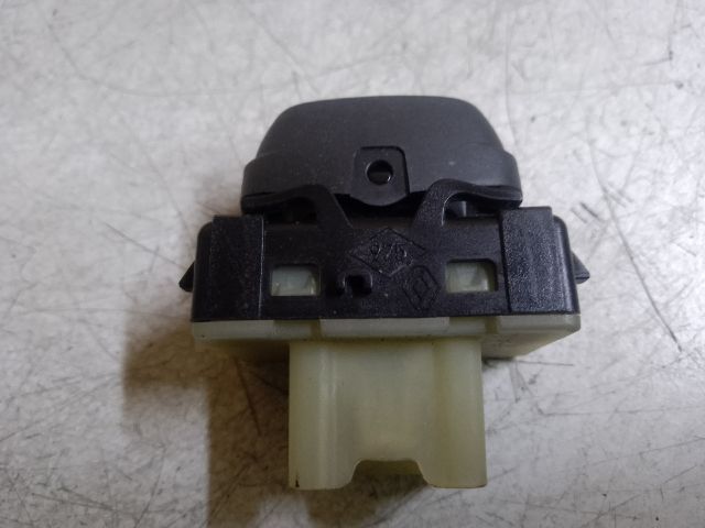 bontott DACIA SANDERO Bal első Ablakemelő Kapcsoló