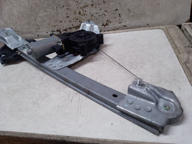 bontott DACIA SANDERO Bal első Ablakemelő Szerkezet (Elektromos)