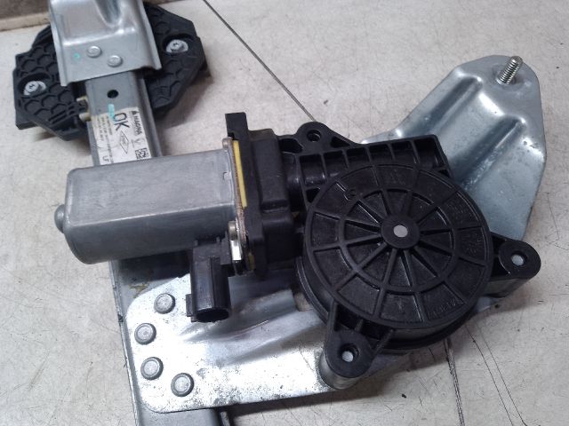 bontott DACIA SANDERO Bal első Ablakemelő Szerkezet (Elektromos)