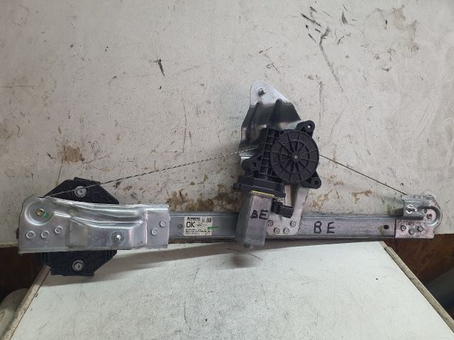 bontott DACIA SANDERO Bal első Ablakemelő Szerkezet (Elektromos)