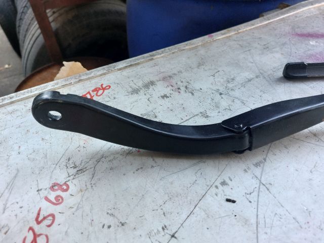 bontott DACIA SANDERO Bal első Ablaktörlő Kar