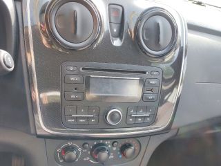 bontott DACIA SANDERO Bal első Ajtó (Részeivel)