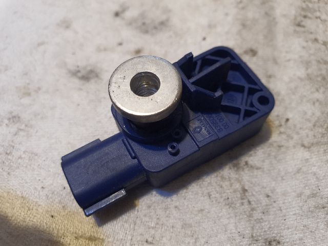 bontott DACIA SANDERO Bal első Oldal Ütközés Érzékelő