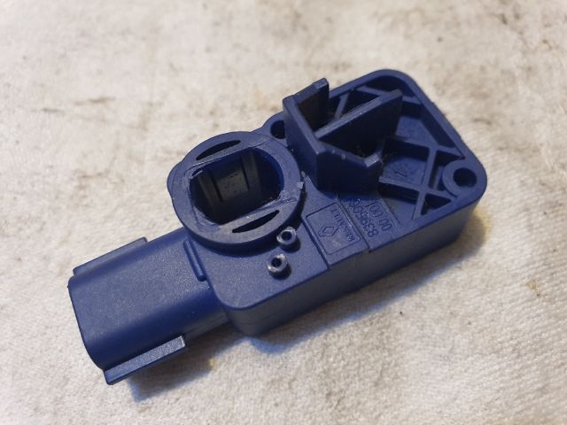 bontott DACIA SANDERO Bal első Ütközés Érzékelő (Homlokfalon)