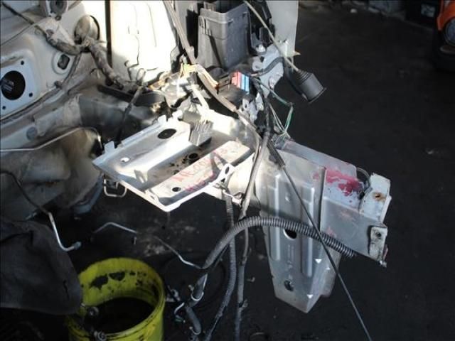 bontott DACIA SANDERO Bal első Ütközéscsillapító