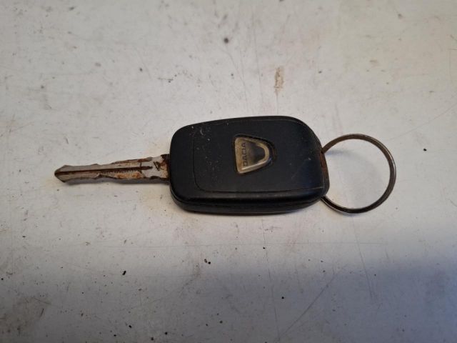 bontott DACIA SANDERO Bal első Zárbetét