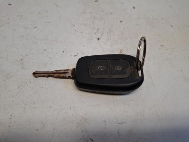 bontott DACIA SANDERO Bal első Zárbetét