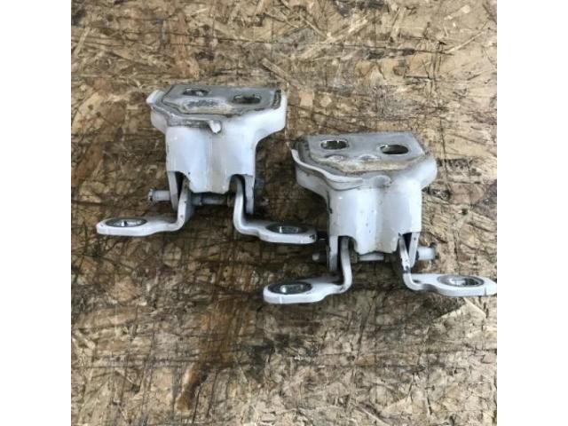 bontott DACIA SANDERO Bal első Zsanér